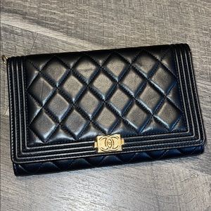 Chanel wallet on chain! Minus the chain. Wallet